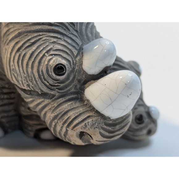 Rhino mother and calf figure - Picture 3 of 5